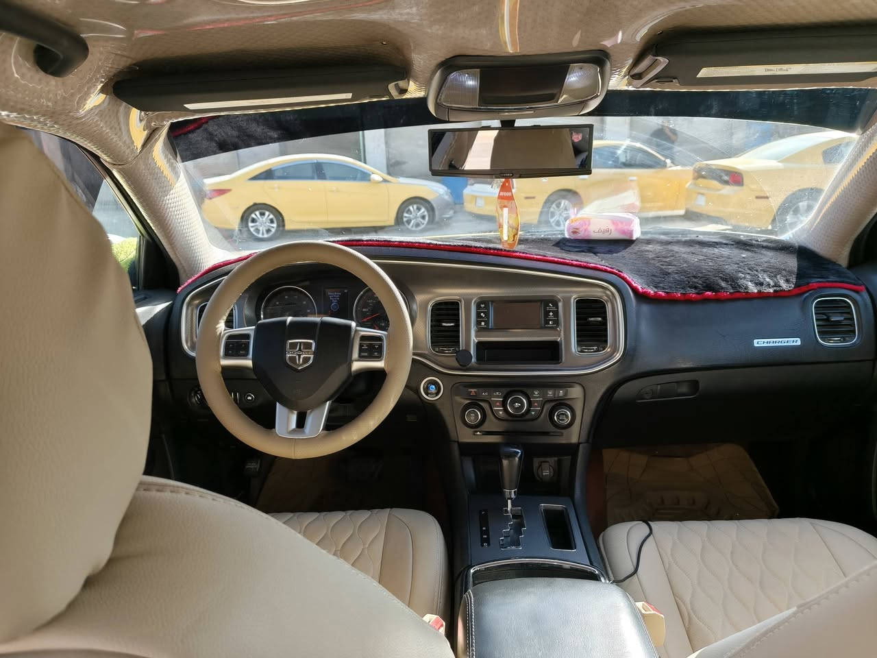 السلام عليكم  جارجر 2011 ضربتها جاملغ اليمن الكدام وماعابر لا معجون ولا ضربه قويه ولا خياس السياره خط جديد مصفره غرفه جديده بطاين جديده السياره جاهزه من كلشي السياره بل رفاعي وابو السنويه يمي مشروع وطني السياره السعر 130 واني خادم ‏‪***********‬‏
