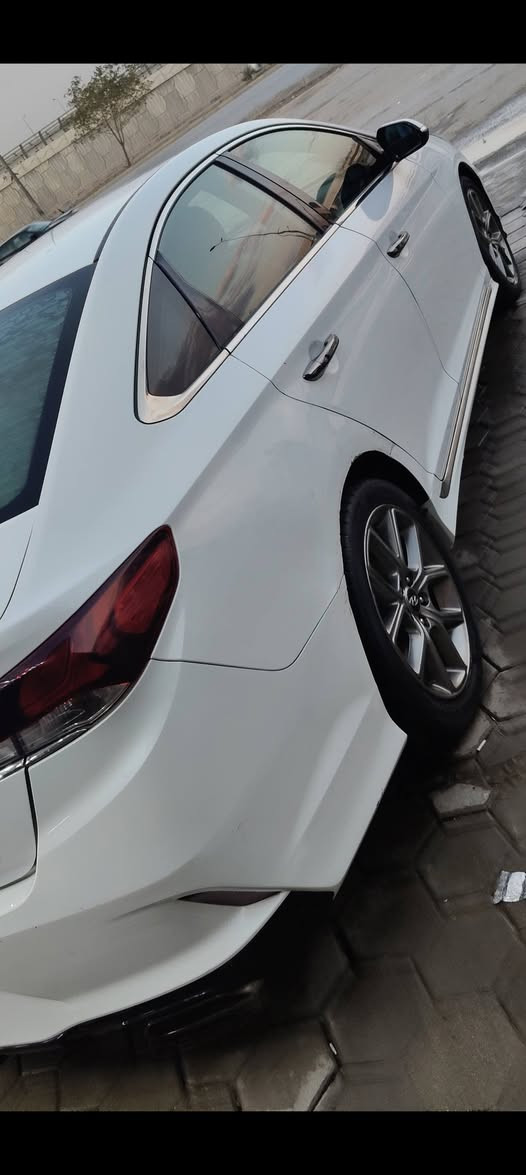 سلام عليكم سوناته للبيع موديل ﴿2018﴾ وارد امريكي الضرر جدن خفيف
محرك ﴿ 2000 تيربو﴾ 
1.كشنات كهربائيه و تدفئه وتبريد 
2.بنو راما
3.رادار مثبت سرعه 
4.بصمه سياره ريضيه كير عادي او تماتيك
السياره فول مواصفات جاهزه من كلشي
السعر 140 وبيهه مجال بصيط للشراي
العنوان النجف حي الجامعه
الاتصال﴿.*********** ﴾.
