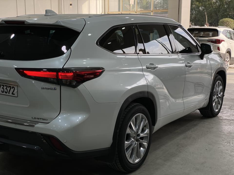 تويوتا هايلندر 2023 وارد أمريكي هايبرد
فئة لمتد فول 1/1 اعلى مواصفات ماشية 61 الف كيلو حقيقي حادثه جداً بسيط بيه حافة البنيد والدعامية ال الأمامية صبغ فقط وبيه بارد بسيط بدون ايرباك او دواخل وشرط الفحص ومحرك وكير كفالة عامة وشرط الفحص والسيارة رقم بغداد الجديد تحويل مباشر ثاني يوم 
السعر هو 35000$الف دولار او 350 
ورقة وبيه مجال وترهم بيع او مراوس مكاني هو بغداد ورقمي ***********
