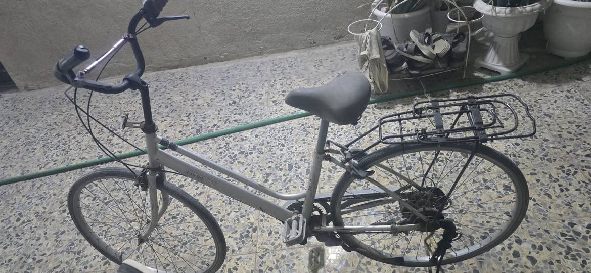 باسكلاات مستعمله قليل بس متروكات واحد شحن حجم ،20البطه 26 يعني ينرادلهن دهن نفخ تايرات ماعيزات شي بس نضاف المكان نجف ***********السعر الواحد 80بي مجال

