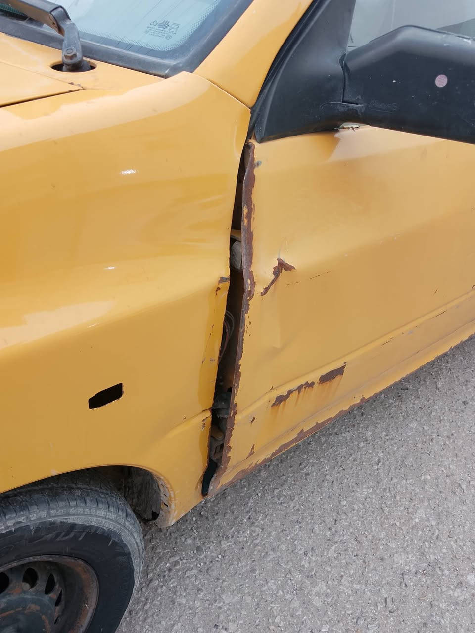 السلام عليكم
سايبه 2011

رقم بغداد بيه سنويه عضم عاج 
وبيها وكاله عضم عاج بسم شخص 
اسويلك بيه مكاتبه مكتب اكفله سرقه وعشائر 
سعره 1500 وبيها مجال ملاحضه سياره بيه خيط بخار 

 كربلاء ***********
سعره سعر دراجه
