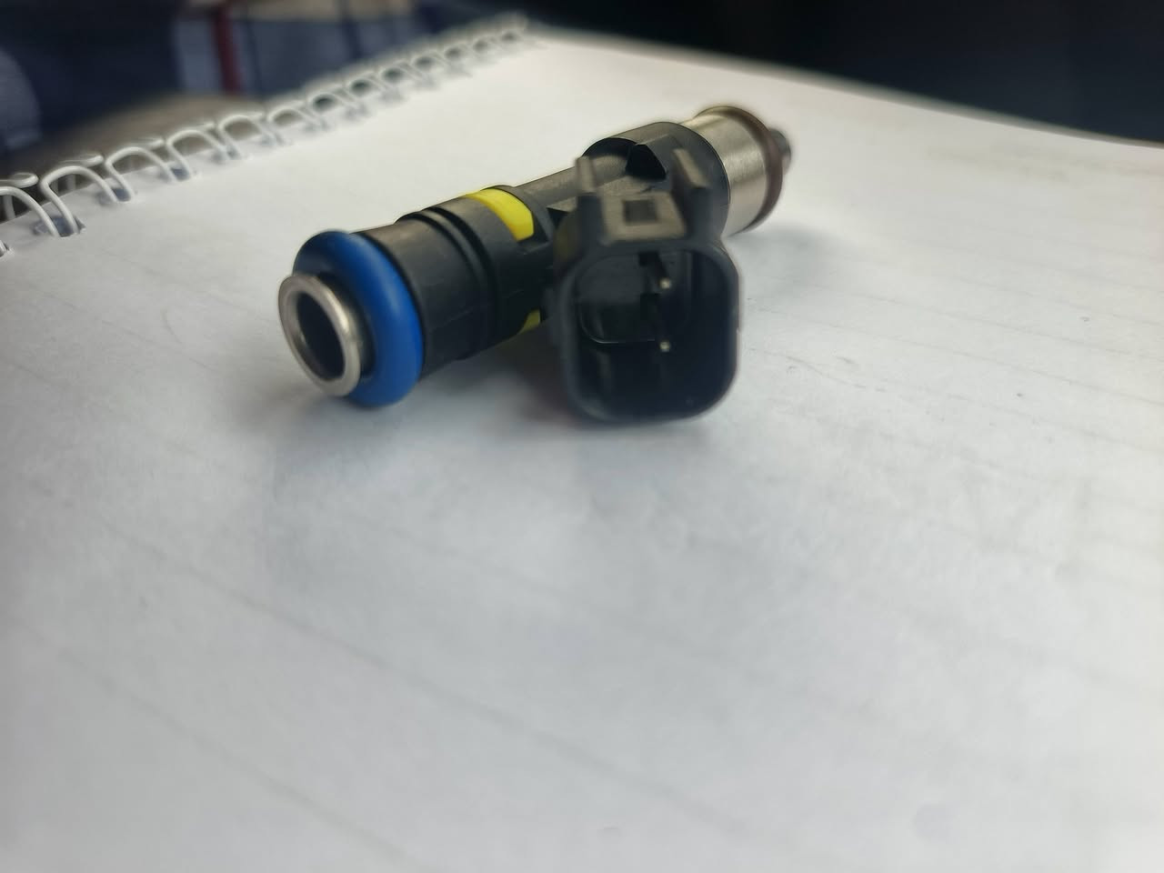 السلام عليكم،  للبيع بخاخ وقود (نوزل) أصلي من شركة Bosch، الاصلي
رقم القطعة: 0280158055
​رقم فورد الأصلي: 5L2E-C1B
​التوافق: يركب على فورد إكسبلورر، موستنج، وميركوري ماونتنير (محركات 4.0 لتر V6) من موديل 2005 فما فوق.
​الحالة: جديد غير مستعمل
​المميزات: استهلاك وقود منتظم وأداء محرك مستقر وعالي.... 
​السعر: [ 25 الف للقطعة] علما ان السعر الموجود في السوق هو 50 دولار
للتواصل: [***********]
