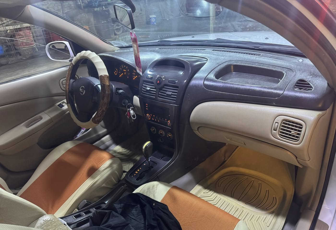 السلام عليكم
يتوفر سياره نيسان سني 2012
السيارةً وارد كوري 
رقم السيار ذي قار  باأسمي
مكان السيارة الناصرية المركز
ضرر السيارة جاملغ الايمن الامامي (مصلح )
كير مكينه جاهزه بكل تفاصيله 
السعر ( 95 ).  $
غير متواجد ع الفيس
للاستفسار ***********
