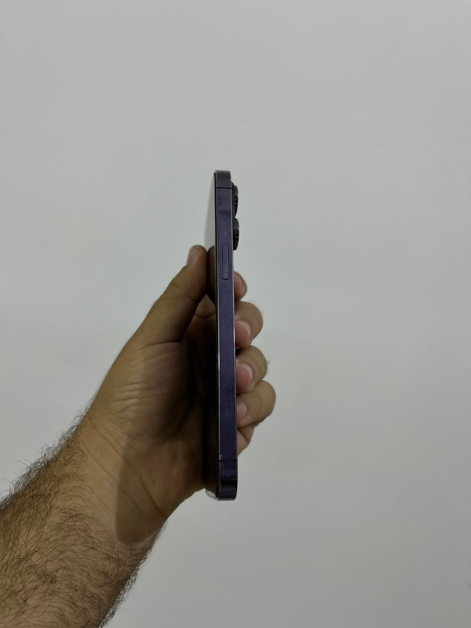 ايفون 14 برو ماكس
(نسخة الشرق الأوسط)

💾 السعة: 256GB
✅ الجهاز نسخة الشرق الأوسط.
✅ مكفول بالكامل، وكل شيء فيه يعمل بكفاءة.
🔋 صحة البطارية: 77%.

📍 الموقع: واسط - الزبيديه 
🚚 توصيل مجاني إلى جميع محافظات ومناطق العراق.

📲 واتساب: ***********
📞 اتصال: ***********

للاستفسار أو الحجز، تواصل
 على الأرقام أعلاه .

