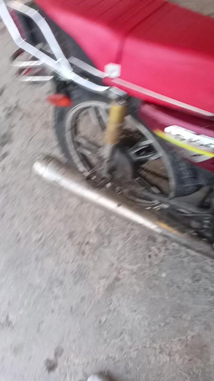 سلام عليكم البيع دراجه يراني سونك موديل 23  محرك 150 دراجه شغاله شلعه ومعدل محركه صافي وناعم  رايده ب400 مكاني تاجي عل شط ***********
