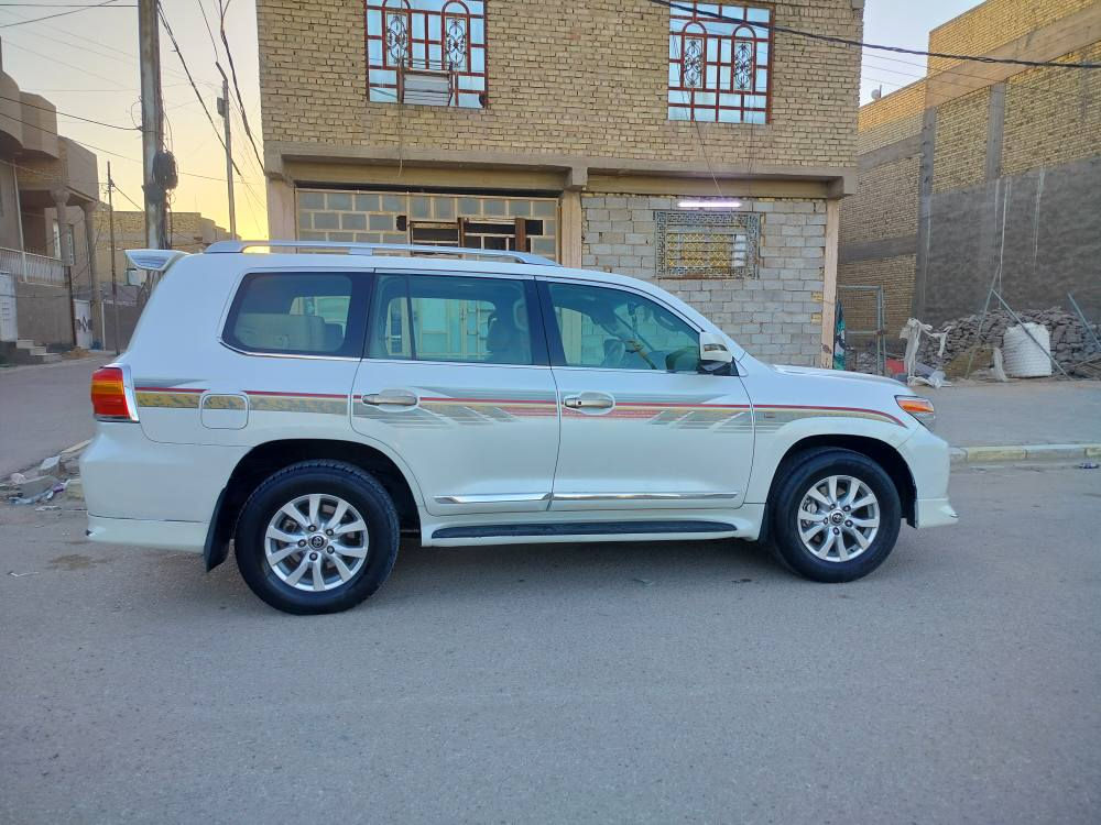 اسلام عليكم للبيع لاندكروز موديل 2008 محدثة داخل وخارج 2013
وين اليدور جديد السياره فقط جاملغ امابي مبدل بقيت السياره مكفوله من ضربه صبغ وتبديل 
رقم اربيل دولي 
تخم تاير تبريد حداديه تدفئه 
المواصفات 
فول واحد على واحد 
 + فتحت سقف + حساسات امامي خلفي 
شاشه اندرويد كامرة دواره 
7 راكب تلث قطع تبريد 
بصمة تشغيل +بصمة ابواب 
حجم المحرك 4000 /6V
السعر (265)
الاستفسار اكثر اتصل// ***********
عنوان السياره النجف حي العسكري النجف, العراق
