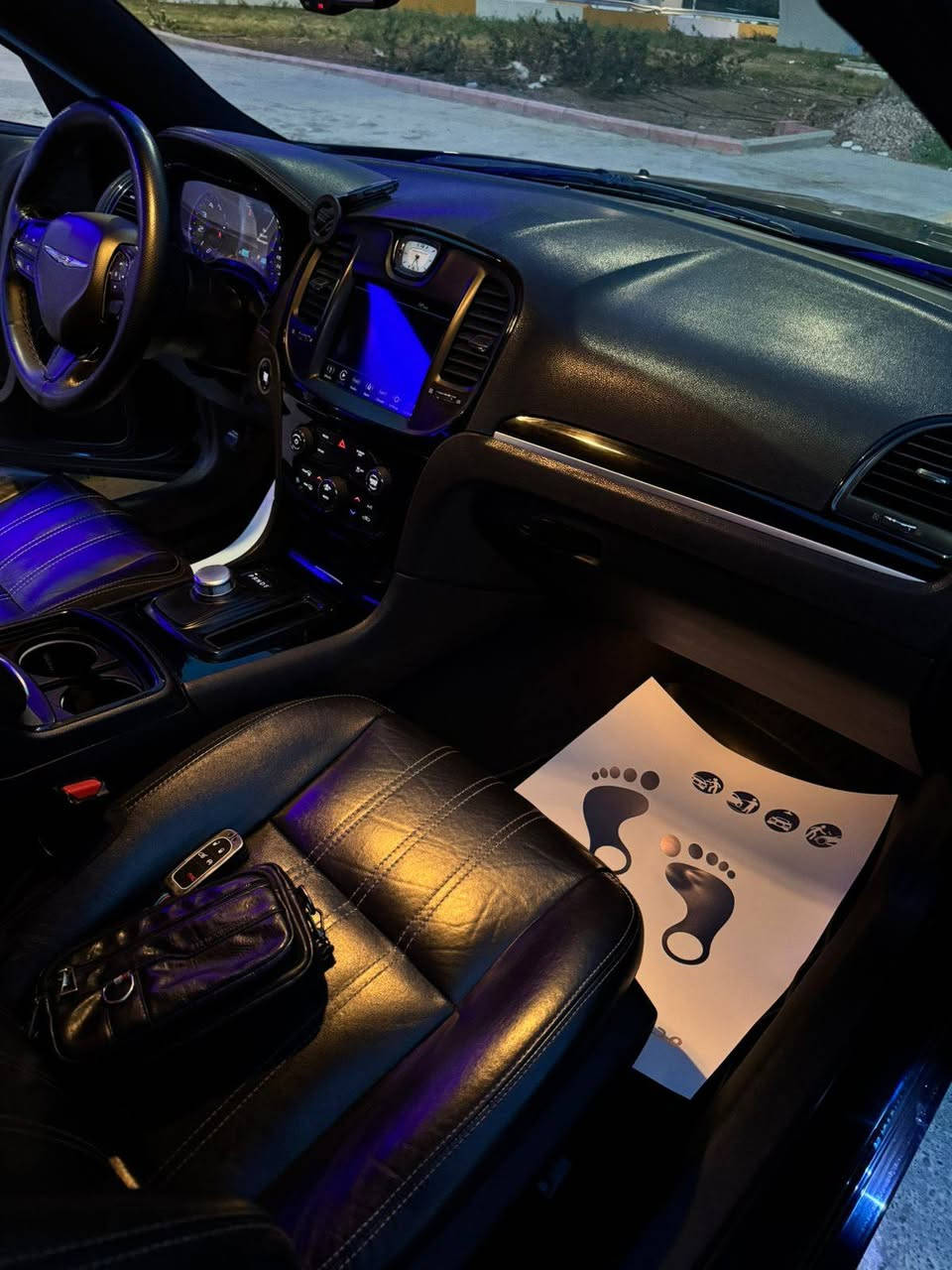 اوباما كرايسلر 2018 اصل 
وارد كندي داخلة كلين تايتل 
مامشتغلة خط استعمال شخصي سنوية بسمي 
مكينة 3,600 ستة سلندر تو ويل 
بالـعراق أنطخ باب السايق والجامرلغ الامامي ثنينهم طخه بسيطه تصلحت صبغ بدون معجون
والبنيد ع كد شبرين مال طابوكة على كدها تصلح 
الايرباكات كلها سليمه رقم اربيل الجديد
هزه وفحص وسنويه كله جديد 
ماشية 261666 تقريباً km
ــــــــــــ
فول مواصفات بدون بنوراما 
فـئة S  اكثر فئة مرغوبه بـ الاوباما
تحكم ستيرن جهتين
شفتات 
شاشة كبيرة  
داخل اسود حفر حرف S بلاد ع الكشنات
الكشنات حضن  
تحكم ستيرن كهربائي 
تدفئة كشنات أمامية   
تشغيل عن بعد 
كامرة خلفية 
سيستم صوت الباين 
 
ويل بلاد حجم 20 الأصلي + تخم تاير جديد  
منظومة زينون LED عالي ناصي أعلى مستوى 
كروز مثبت سرعة  
الـسيارة جاهزة كاملة مكملة من كلشي ماتصرف عليهة ابد
مكينة وگير وأكسل كلة على وضع الشركة وشرط الفحص 
ـــــــــــــــــ
السعر انسب سعر راح تشوفه بهاي النظافة وهذا الموديل 
210 ورقة بيها مجال حك الجيه 
بغداد الكرخ حي الجهاد (الأطباء)
رقمي ***********
