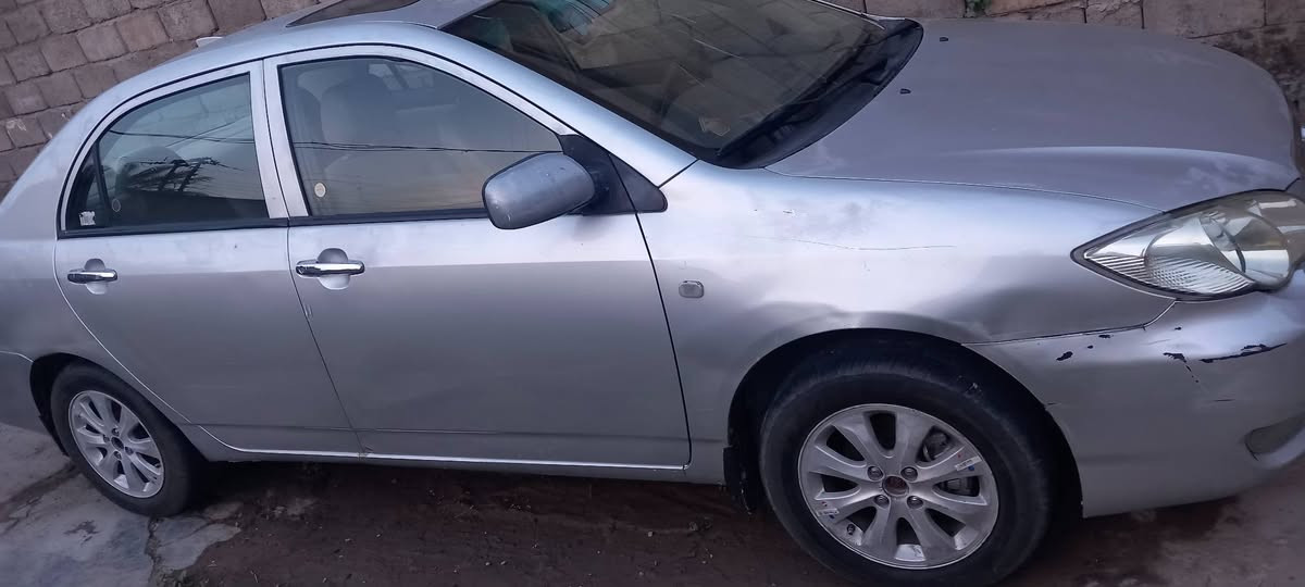 السلام عليكم pyd اف3
رقم انكليزي هزة جديدة 
بدون صبغ فقط الهلالات معمرة مكينة لانسر ميسبوشي تخم تاير جديد 
٢٠١٣ كير عادي 
السعر ٥٧ وبيهة مجال 
***********
