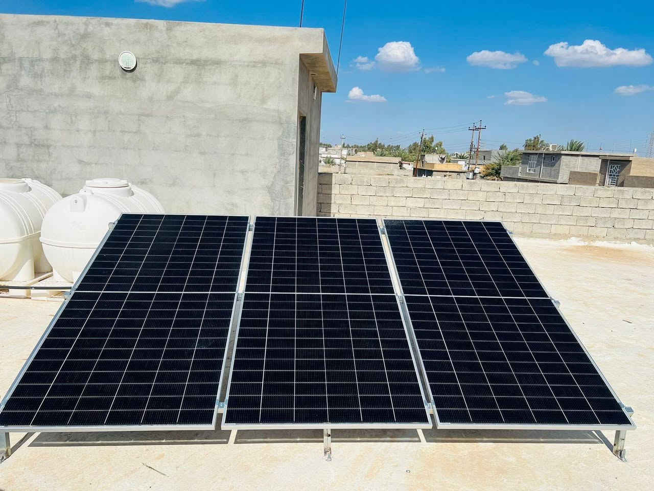اليوم الثلاثاء الموافق 17/03/2026
تم بعون الله إكمال نصب  وتشغيل منظومتين للطاقة الشمسية في #قضاء #بلدروز. 
* المنظومة الأولى_ تجهز 8 أمبير نهارا  6 أمبير ليلا وتتكون المنظومة من:-
1-ألواح شمسية عدد 4 قدرة اللوح الواحد 640 واط
2- بطارية نوع ليثيوم قدرتها 5 كيلو واط
3- أنفيرتر  قدرته 6 كيلو واط
4- بورد خاص بالمنظومة متكامل الحماية
5- هيكل حديد مغلون مقاوم للصدا
* المنظومة الثانية_ تجهز 6 أمبير نهارا  4 امبير ليلا
1-ألواح شمسية عدد 3 قدرة اللوح الواحد 640 واط
2- بطارية نوع ليثيوم قدرتها 2.5 كيلو واط
3- أنفيرتر قدرتة 4.5 كيلو واط 
4- بورد خاص بالمنظومة متكامل الحماية
5- هيكل حديد مغلون مقاوم للصدا
#ملاحظه: لانعمل ببطاريات التجميع الرديئة

بإدارة عمر ياسين 
وحسن سالم
للأستفسار أكثر الأتصال او مراسلة الأرقام  التالية. ‏
***********
***********

