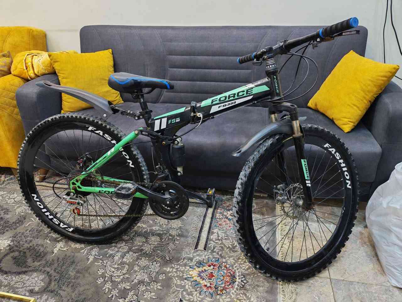 بايسكل للبيع جبلي
حجم 26
دبلات ورا وكدم 
كير الأمامي3 والخلفي7
ينطوي  غني عن التعريف 
السعر 100 وقابل للتفاوض 
حي القاهرة
للاستفسار الاتصال على الرقم *********** أو عل خاص
