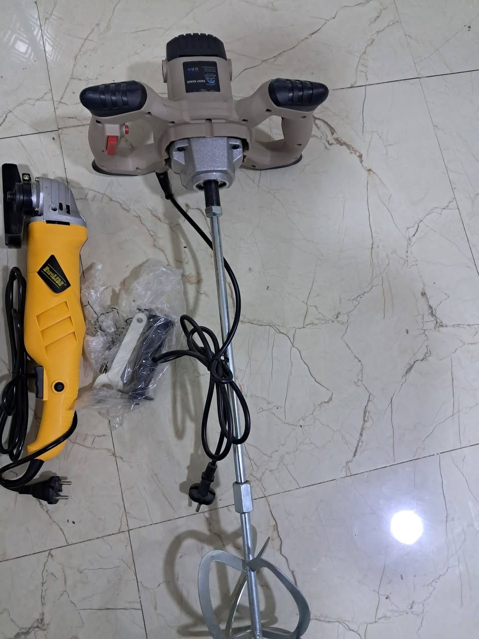 السلام عليكم 
دريل ماده وكوسره جديد ما مستخدم ثنينهم 75 قفل الاتصال ***********
