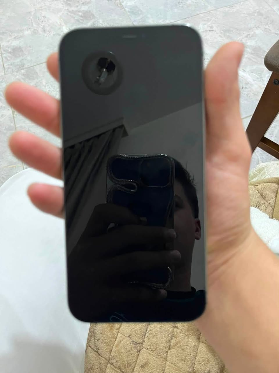 ايفون 12 برو ماكس
ذاكرة 256
بطارية 77 صرفها كلش زين
جهاز ممفتوح ابد بي كسر بل ضهر بسيط مو حفر بس كسر خفيف الشاصي نضيل مابي خدوش 
سعرة 450 وبي مجال بسيط  مكاني بغداد الوزيرية 
*********** بس واتساب متواجد
