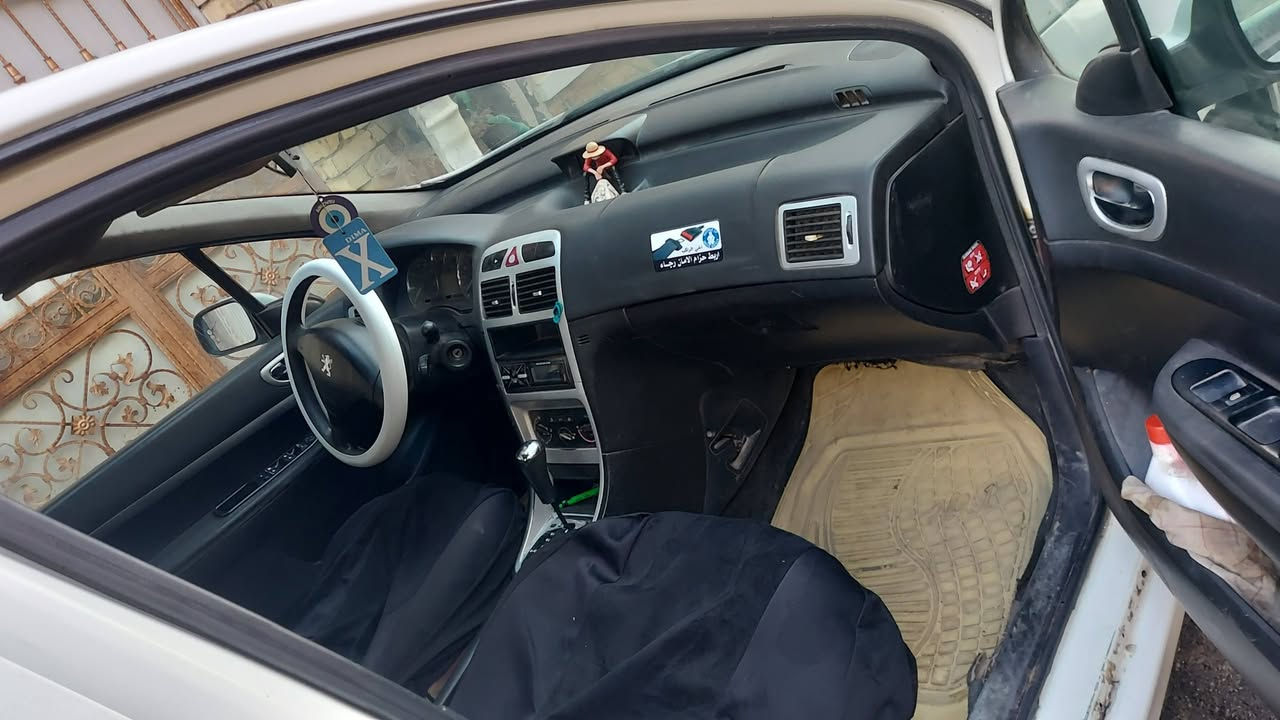 السلام عليكم للبيع سياره بيجو فرنسي سياره بلاديه لا ضربه ولا صبغ مكينه كير خير من الله يرده ترتيب قسام شرعي تاخذ شرط تحويل بس تبصم وتحول كامله السعره ٣٩ وبيه مجال مكاني بغداد الشعب الرقم *********** بس وتساب بس وتساب مابي ؤصيد
