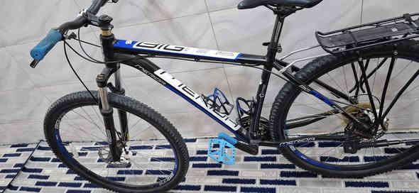 السلام عليكم دراجه حجم ٢٩ جديده كلش وبعد احلى من الصور السعر ٤٠٠ مكاني دوره حي اسيا *********** شوف الصور يله تتصل
