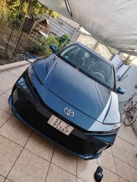 كامري LE 2025 ماشيه 40الف وارد امريكي بيها قطعتين جاملغ وبنيد ما بيها ...