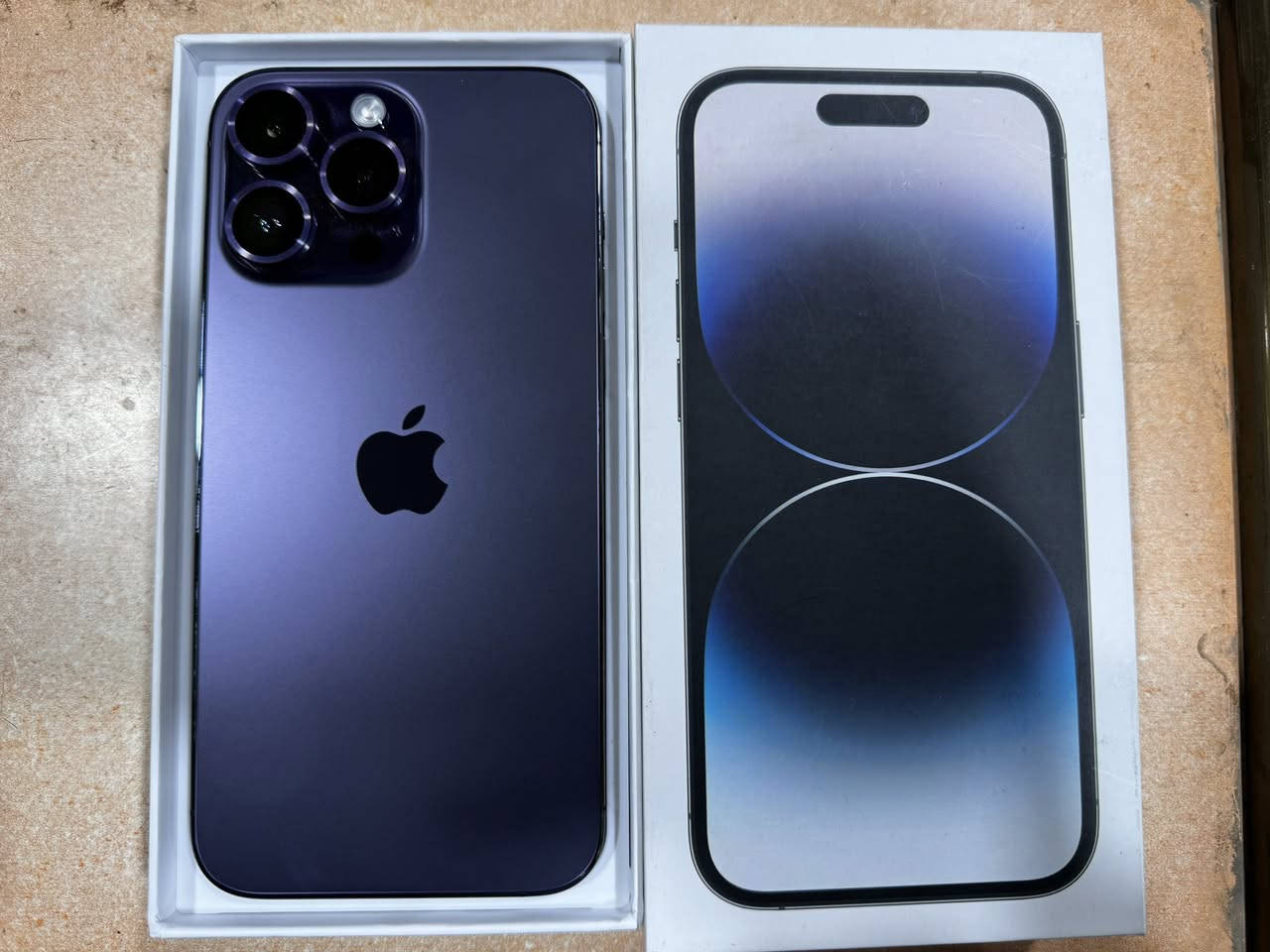 14 برو ماكس 
ذاكره ( 256 ) بطاريه ( 94 )
كارتون + ملحقات
نظافه 100‎%‎ خالي من الشخوط والصدعات
ضمان سنة حقيقي ( سوفت وير )
السعرر بعد الاتصال
***********
*********** 👈 واتساب
كربلاء _ طويريج _ داخل السوق المسقف
توصيل 🚚 جميع محافظات العراق
