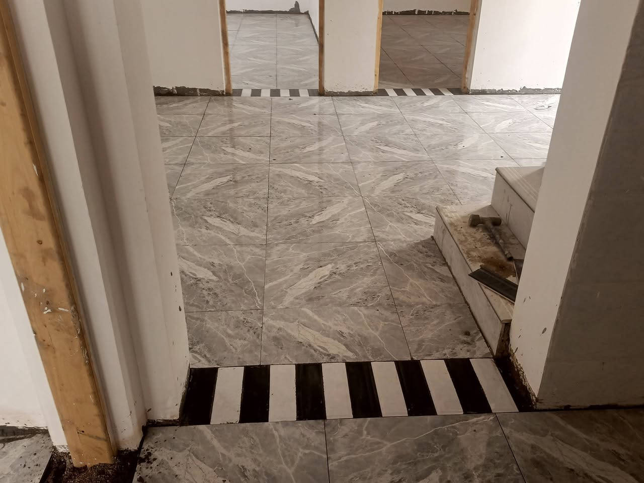 شغل انواع السيراميك والكاشي بورسلين ومرمر وكرانيت اسعار امناسبه كوت حي الحكيم متفرغ حالين  كادر كامل ولتزام بل عمل‏‪***********‬‏
