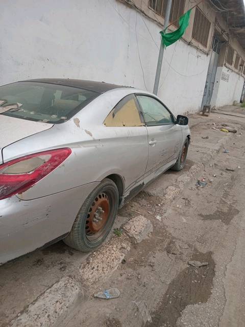 عنونها بغداد سياره متروكه ما بيها شي شغاله 