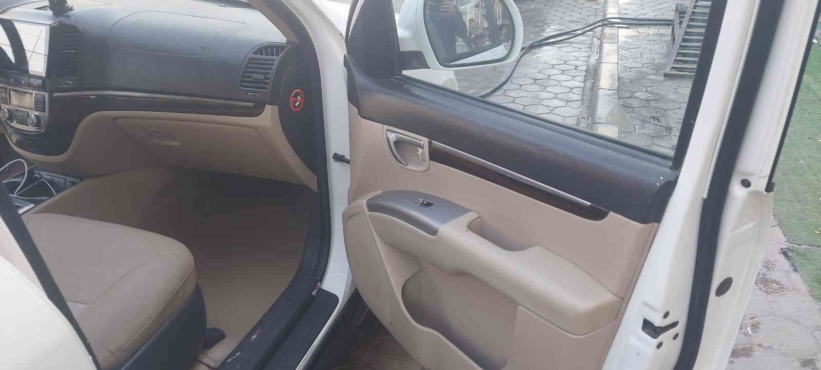 سنتافي  2012  وارد خليجي فول واحد على واحد  .... رقم مميز نجف

اللون/ ابيض    محرك/2400     دوش  اربعة سلندر

 

السعر  والمواصفات اسفل المنشور

 

ملاحظة1/ السيارة 7 راكب نظافة فول وتبريد 3 قطع ثلج  

ملاحظة2/ السيارة مكفولة كفالة عامة من حيث الصبغ والتبديل والضربة

ملاحظة 3/ اير باك بلادي والسيارة على ايد شخص واحد من دخولها للعراق ولحد الان

ملاحظة 4/ رقم اللوحة مميز جدا"

 

 

المواصفات

فتحة بالسقف

الغرفة الداخلية / بيجي فاتح + تطعيم صاج في جميع الابواب

 المقاعد / جلد لون بيجي فاتحVIP

.كشن السايق كهربائي بالكامل

تبريد /3 قطع امامي خلفي وجنطة

تشغيل بصمه وجنطة بصمة

بصمه عدد 2 بلادي شركة

مرايات شفط + اشاير بالمري

حساس خلفي

كامرة وشاشة تسجيل امامي

كاميرة خلفية دواره (اعطاء المسار)

يدات نيكل

.بلاجكتور كاشف للضباب

.ثلاجة  

.شاشة كبيرة تحتوي على العديد من التحكمات  WiFi+بلوتوث +GPS +مخرج AUX+USP.....

تحكمات ستيرن جهتين

كروز سرعه (مثبت سرعه)

مانع انزلاق

كاعيات تغليف

تخم تاير جديد

 

 

السعر 165  ورقة وبيها مجال

 

للتواصل الاتصال على

رقم الهاتف والواتس اب  ***********

العنوان محافظة النجف
