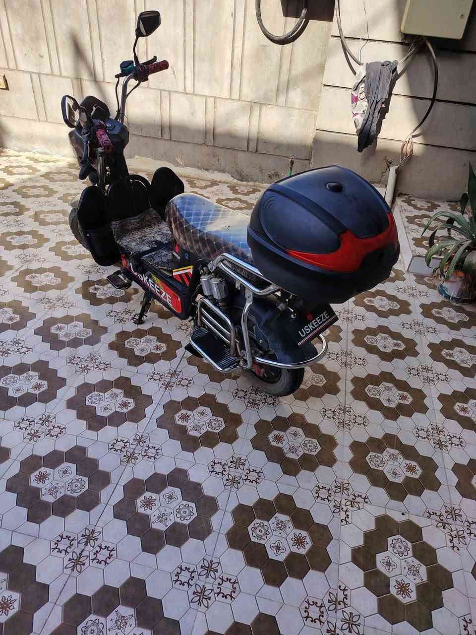 بسم الله الرحمن الرحيم
دراجه شحن للبيع نظيفه جدا وكل شيء على البلاد مكاني الرمادي إلشراي يتصل على الرقم ***********
