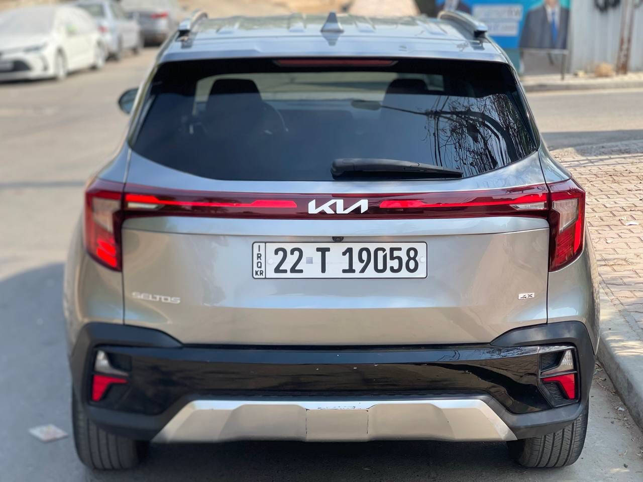 #السلام_عليكم
#للبيع 🚘

- كيا سيلتوز KIA SELTOS 2024 (AWD)
- رقم اربيل  دخول و هزه وفحص جديد
- مكينه 2000 DOSH 
- ماشيه 7000 mil 
- السعر 163 وبي مجال بسيط  
المواصفات :-  
* شاشه الكترونيه متصله 
* بصمه 
* دفع رباعي 
* مانع انحدار 
* قطعتين تبريد 
* لايت زينون + لد نهاري 
* هيتر كشنات 
* رادار امامي
* رادار جانبي 
* رادار خلفي  
* اشاره مريي
* تحديد مسار + قياده ذاتيه 
* شاشه + كامرا دواره
* شاشه اعطال 
* ٣ انظمة قياده

- حادث السياره بنيد صبغ بدون دواخل   
- مكان السياره  بغداد 
- للاستفسار  
- ***********
