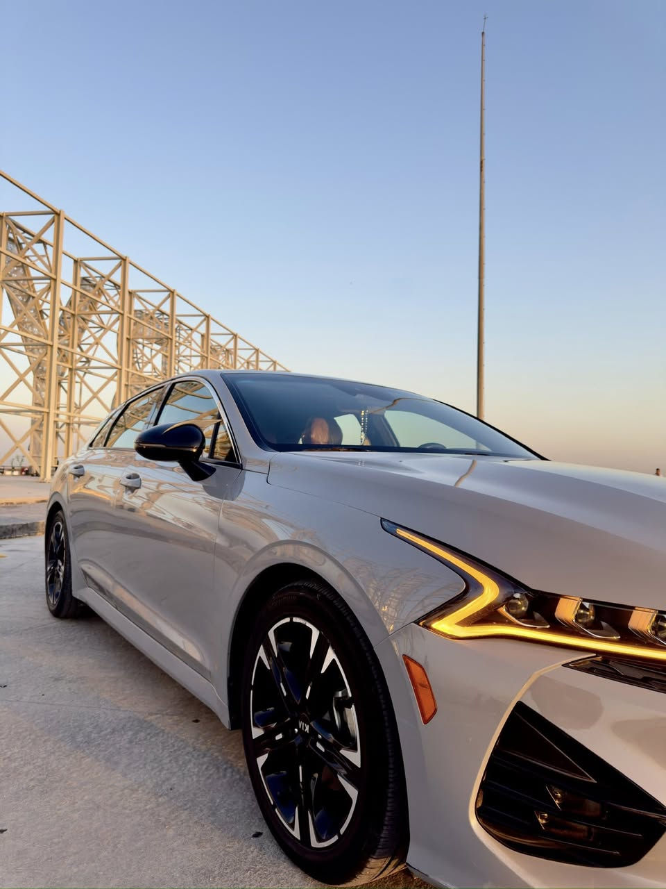 K5-GTline 2021-AWD
اللون : اسمنتي سموك المميز 
المحرك : 1600 تيربو 
الرقم : بغداد الجديد بأسمي تحويل مباشر 
الحادث : قطعة وحدة فقط ( صبغ الجاملغ الخلفي ) 

المواصفات : 
١) بصمة تشغيل + بصمة ابواب 
٢) تشغيل عن بعد  
٣) خمس وضعيات قيادة دفع رباعي  
٤) كاميرة 360 درجة 
٥) دواخل جلد احمر + الأرضية مبطنة جلد بالكامل 
ا٦) شاشة كبيرة ( المستطيلة مو المربعة ) 
٧) تدفئة كشنات 
٨) ابل كاربلي واندوريد اوتو 
٩) حساسات امامية وخلفية وجانبية 
١٠) رادارات امامية وخلفية وجانبية 
١١) نقطة عمياء 
١٢) نظام مانع تزحلق
١٣) مثبت سرعة 
١٤) تحديد مسار 
١٥) مخارج AUX +USB
١٦) بانوراما 
١٧) شاحن وايرلس 
١٨) اوتو هولد 
١٩) جنطة ذكية فتح تلقائي 
٢٠) تبريد بيانو 

السيارة ليبل واحد بدون تبديل اي قطعة بدون دواخل وصور الحادث مرفقة بالمنشور
بالاضافة لحادث امريكا صار بيها صبغ ربع باب السائق فقط والباقي كفالة عامة 
السيارة نظيفة وجديدة بكل معنى الكلمة وتعال وشوفها بعينك 🤍
ماشية 52 الف ميل 
مكانها بابل المركز
للأستفسار : ***********
