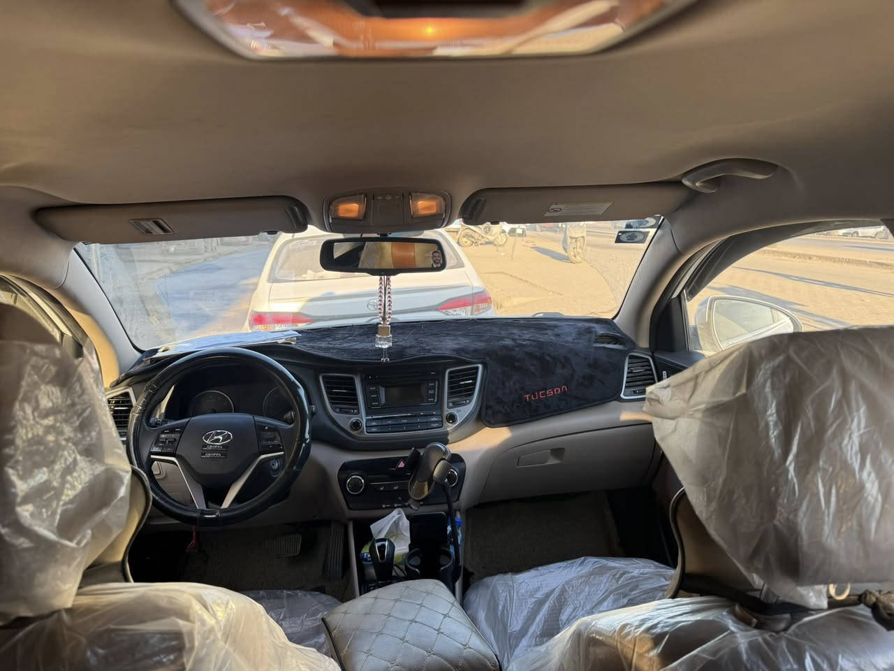 سلام عليكم
توسان 2017 خليجي 
السياره مكفوله كفاله عامه 
للمراوس بجيب 
2015 اسود او ابيض 
***********
