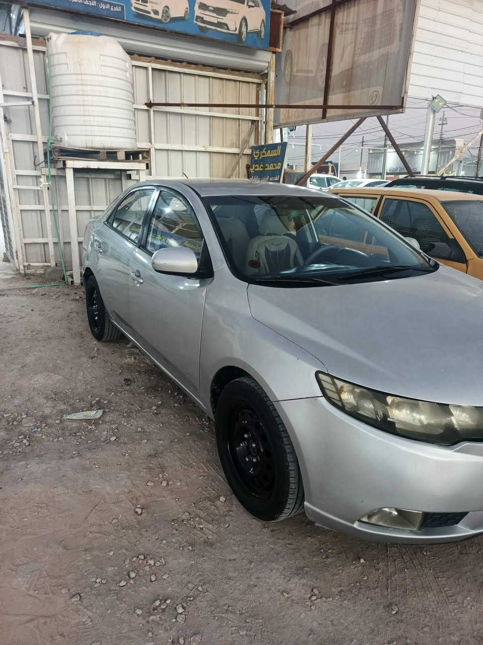 السلام عليكم سيراتو مديل 12 كير مكينه خير من الله صبغ احزام حادثها بجم لا لخود ولا شاصي ولا تبديل ذربه خفيفه كلش مكينه 1600 رقم اربيل السعر 85 وبيها مجال قليل  وتساب فقط
***********
