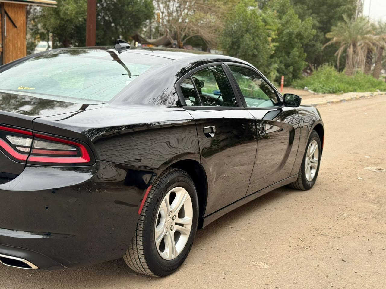 السلام وعليكم دوج جارجر موديل ٢٠٢٣ النداء الأخير  سياره جديده وبعد احله من الصور دخول جديد السياره كفاله عامه من الضربه والتبديل والفتح والبارد عدا الدعاميه اماميه مبدله
وارد أمريكي حادث دعاميه اماميه فقط 
ورصعه بصيطه بلباب الخلفي  رقم بغداد باسمي 
بصمه + بصمه أبواب + كشنات مخمل 
كشن كهرباء + كشن خلفي تدفئه + تشغيل عن بعد + حساسات امامي + حساسات خلفي + كامير دواره  شاشه جبيره +اتحكمات ستيرن + ابل كار بلي +باقي مواصفات المعروفه sxt 
ماشيه 24  ميل 
الكراده قبل جسر المعلق 
***********
