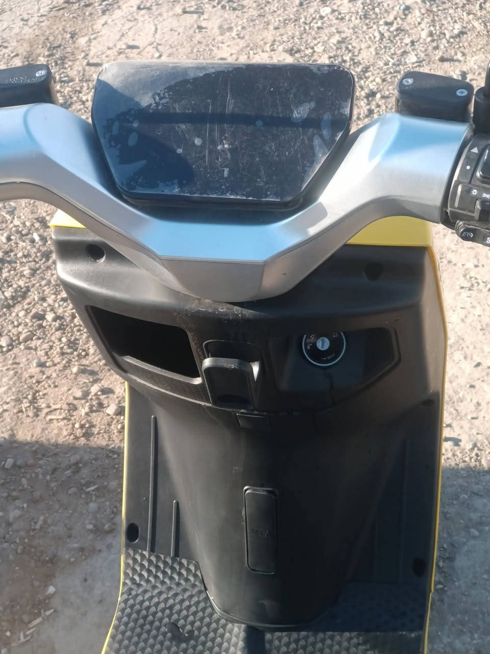 دراجه شحن للبيع ليثيوم 6 بطاريات وياه سويجات 2 وبصمات 2 موديل 2026 بعده جديده سعر 750 ولله ماخذه مليون و200 مكاني بغداد شعله رحمانيه ***********
