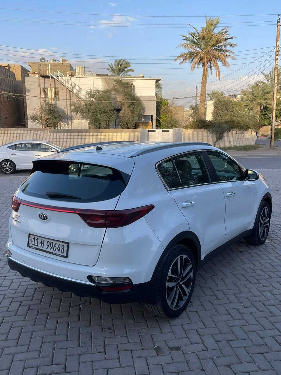 السلام عليكم ورمضان مبارك للبيع كيا سبورتج وارد خليجي موديل 2019 ماشيه 80km حقيقي كير ومحرك كفاله بدون فتح السياره مكفوله فقط اسفل الباب الخلفي شخط خفيف *********** مكان السياره بغداد العامريه السعر 188$ السياره حلوة وناعمه وكلها على البلاد وبالعافيه الياخذها وتحياتي للجميع
