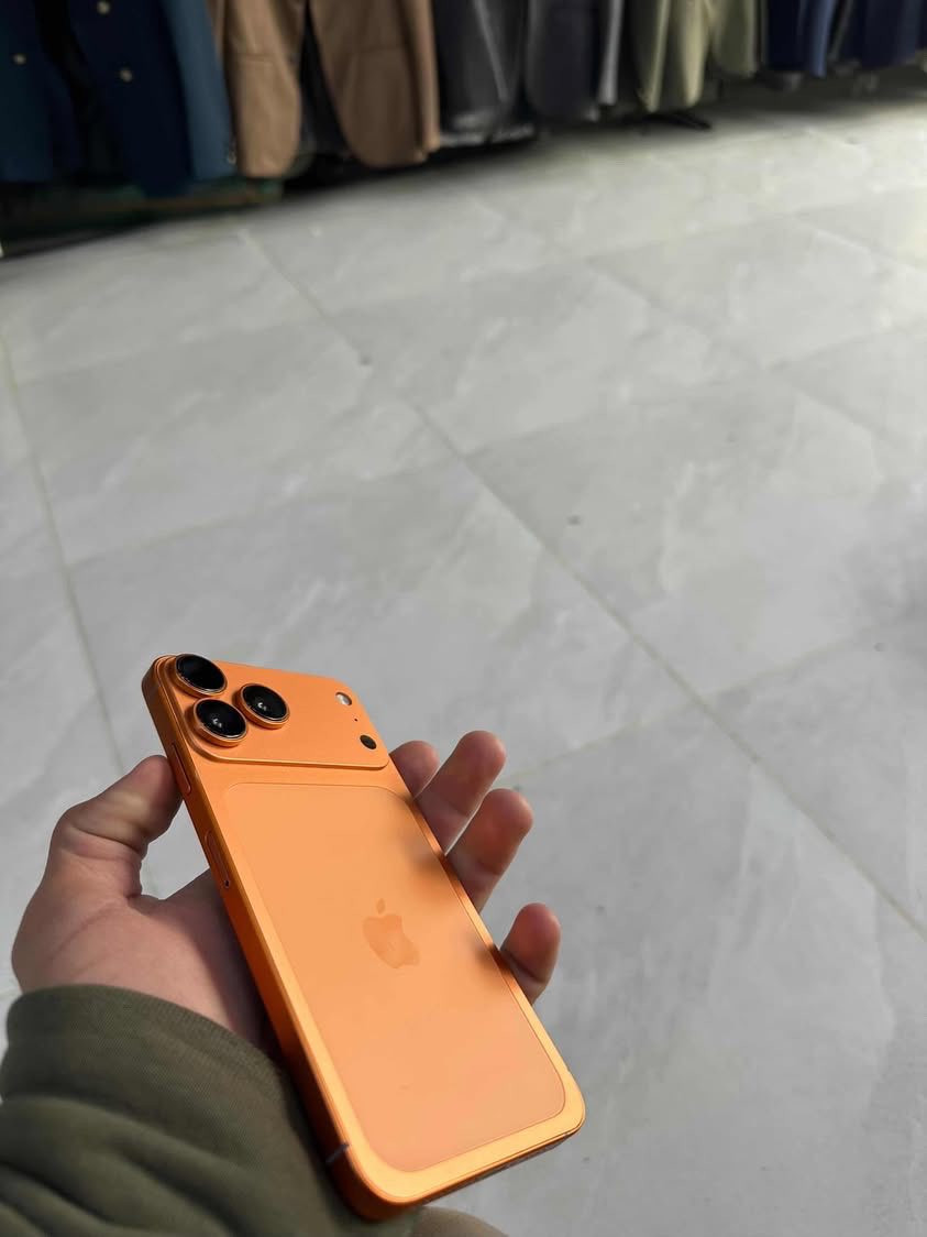 السلام عليكم
موبايل اكس ماكس محور 17 برو ماكس 
البطاريه 73
موبايل كلشي ما مبدل بيه نضيف
نورمال 
موبايل شرط 
سعر ؛210 بيه مجال
***********
