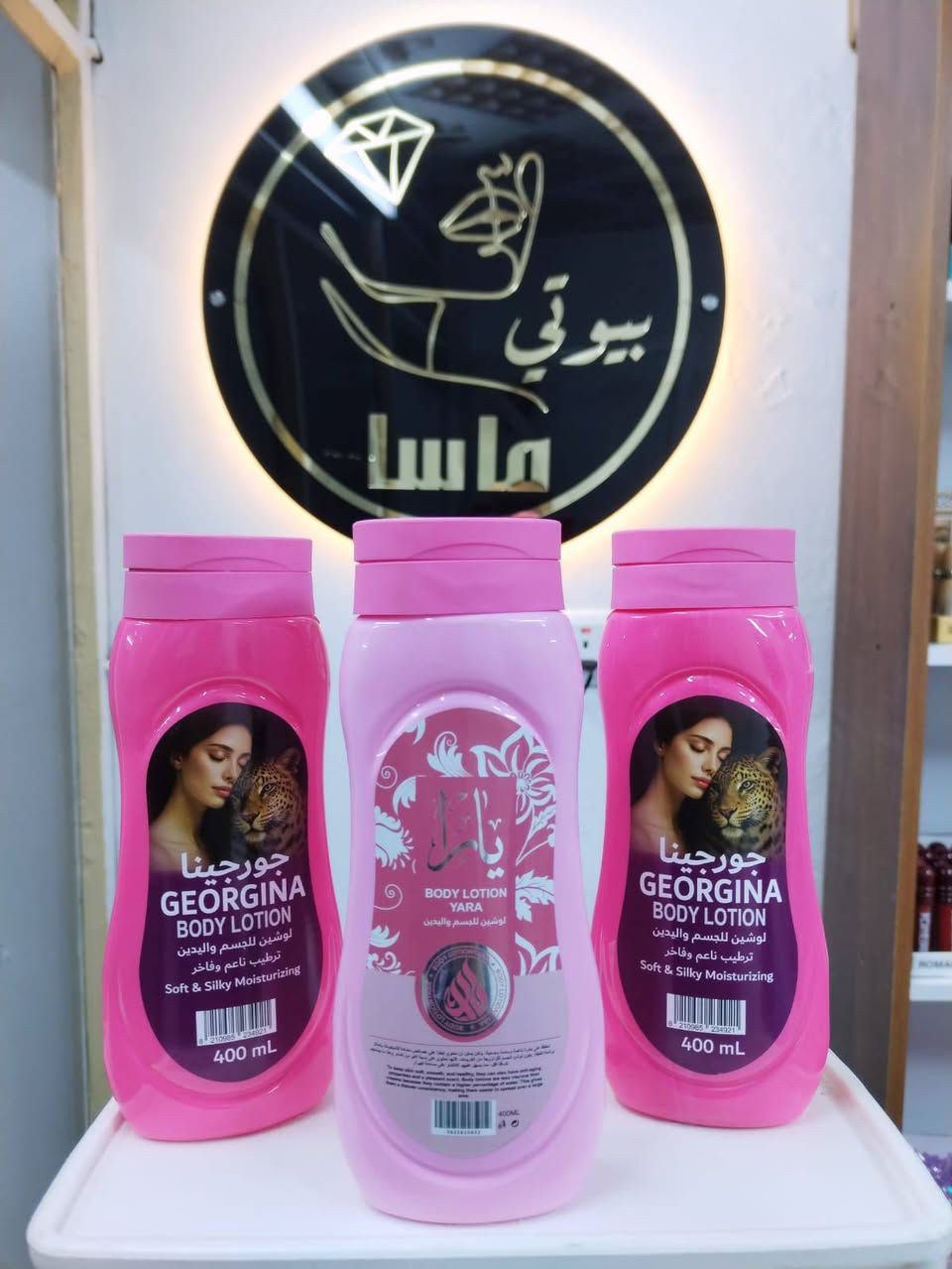 لوشن جسم لعناية افضل للبشرة 
ترطيب ونعومة وتبيض 💫
سعر القطعة (2000)فقط.
للحجز والاستفسار واتس اب 0786 487 9168
انستا masa91738
