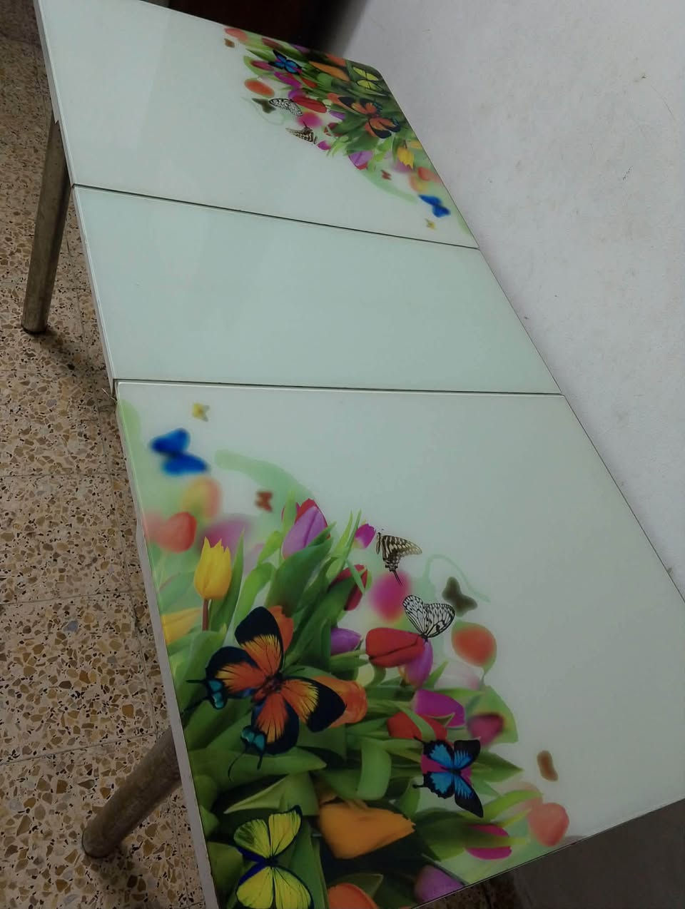ميز  طعام  وبلازمه  للبيع  مدينه  الصدر  الداخل  ‭***********‬
