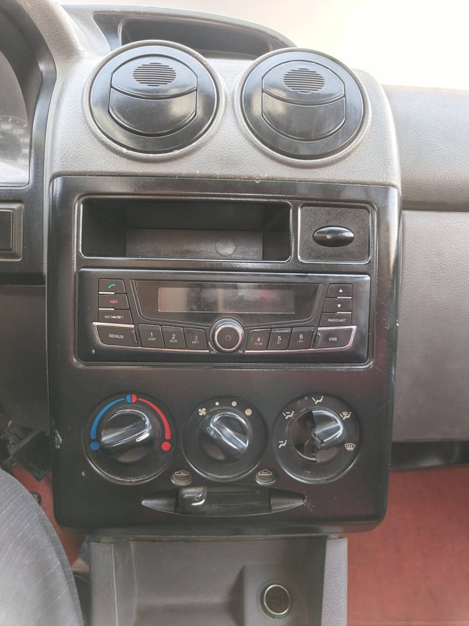 سلام عليكم سايبه 2013 
مكفول كفالة عامه 
رقم قادسيه سنويه جديده لل2027 
حداديه شواصي كير مكفولات 
ماعده المكينه بيها خيط بخار قليل كلش 
📍مكان السياره ديوانيه قضاء عفك 
السعر 30 وبيها مجال 
اثير ***********///اسيا***********
