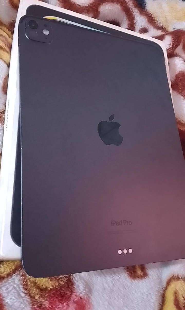 السلام عليكم
ايباد برو M4 
ذاكره 256 
بطاريه 89 
نظافه 100% 
غراض كامله نقص رأس شاحنه فقط 
للبيع السعر 850 منهي 
مكاني كربلاء حي الموضفين 
متواجد فقط واتسس فقط 
***********
