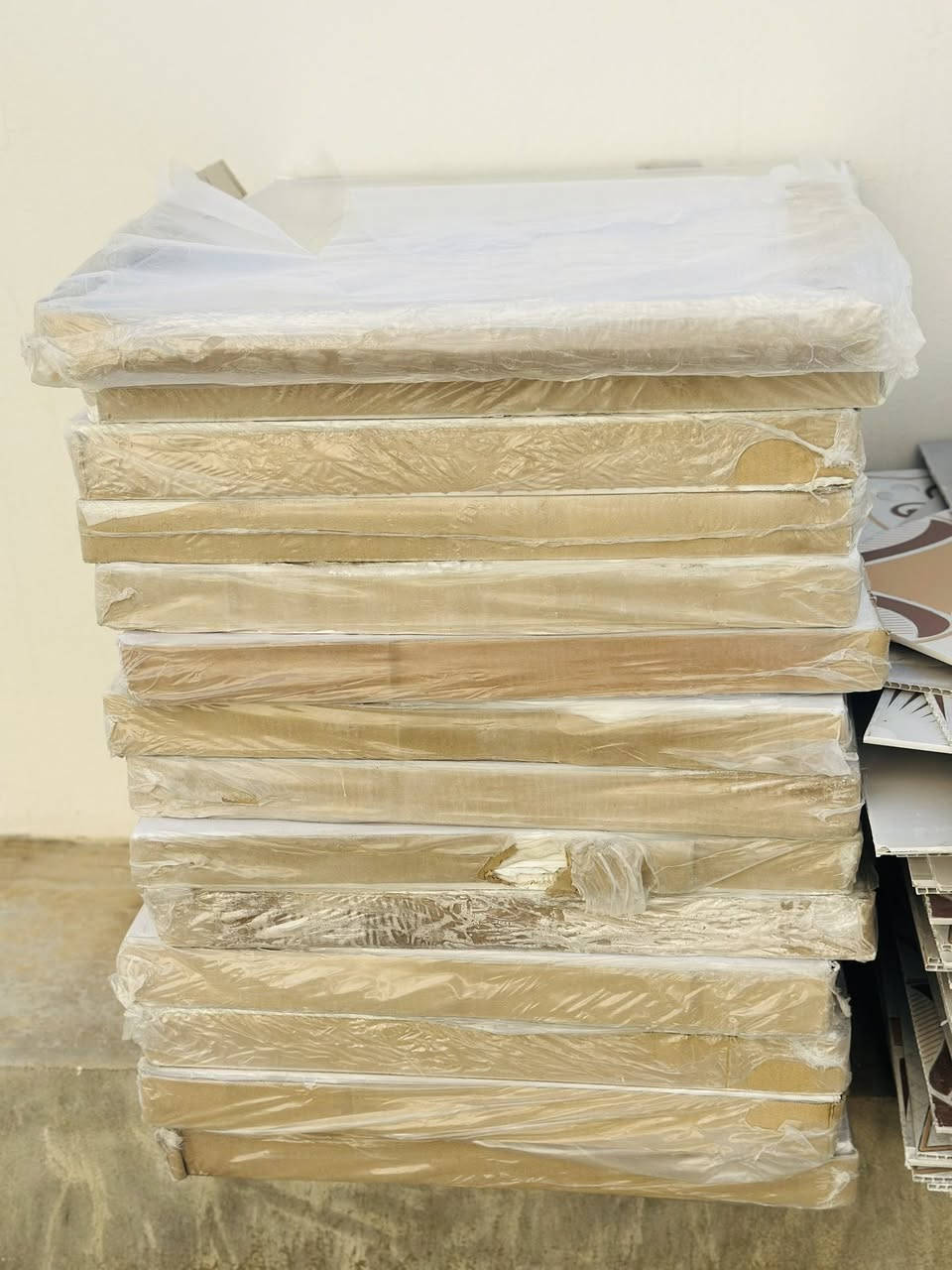 سقف ثانوي بورك للبيع ما مستخدم بيهن مايقارب 100 قطعه الاستفسار : ***********
