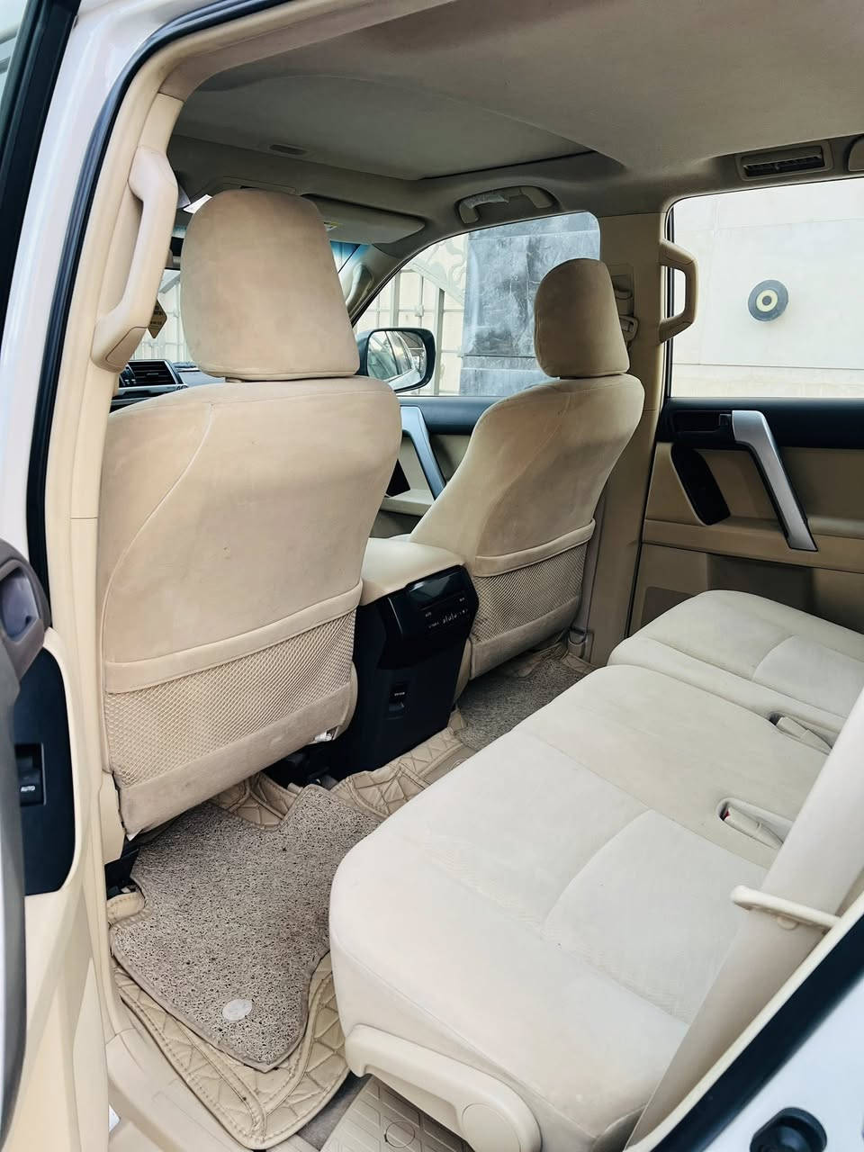 برادو 2016
TXL
فول مواصفات 

تبريد 3 قطع
ثلاجه
7 راكب
سبير تعليك

فتحة سلايت رؤف

كامرة خلفي 
شاشة جبيره
حساس خلفي

مرايه شفط كهرباء عل بصمه
مانع انزلاق
فور ويل
محرك4 سلندر
سبير تعليك 
ماشية90 الف حقيقي
مكفولة كفاله عامه 
رقم اربيل تحويل ثاني يوم

رقم الهاتف***********
م
