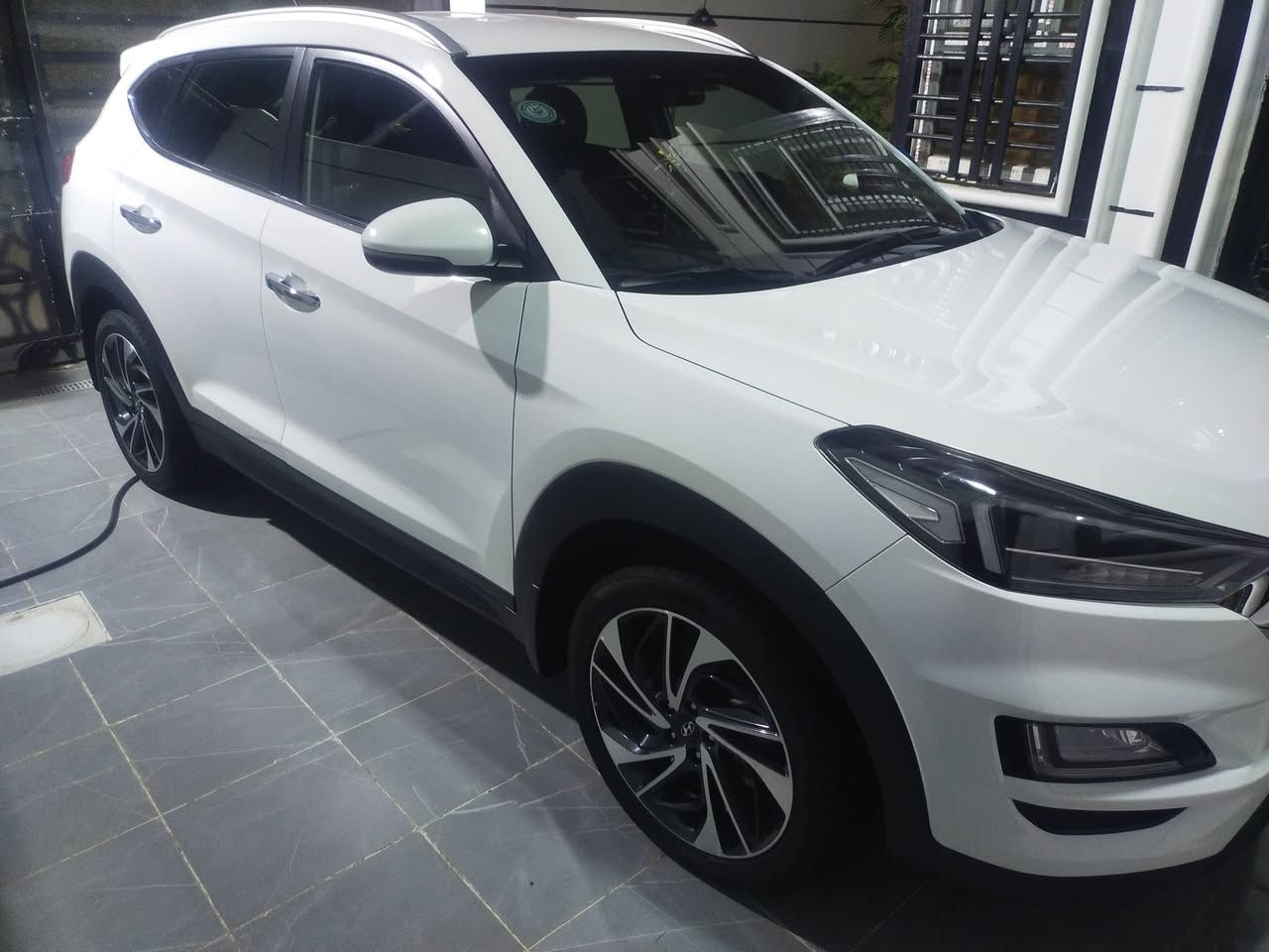 توسان خليجي مكفوله كفاله عامه موديل ٢٠٢٠ فول موصفات عده فتحه
ماشيه ١١٤الف كيلو 
مكانه بغداد 
السعر ٢٠٨
رقم هاتف ***********
