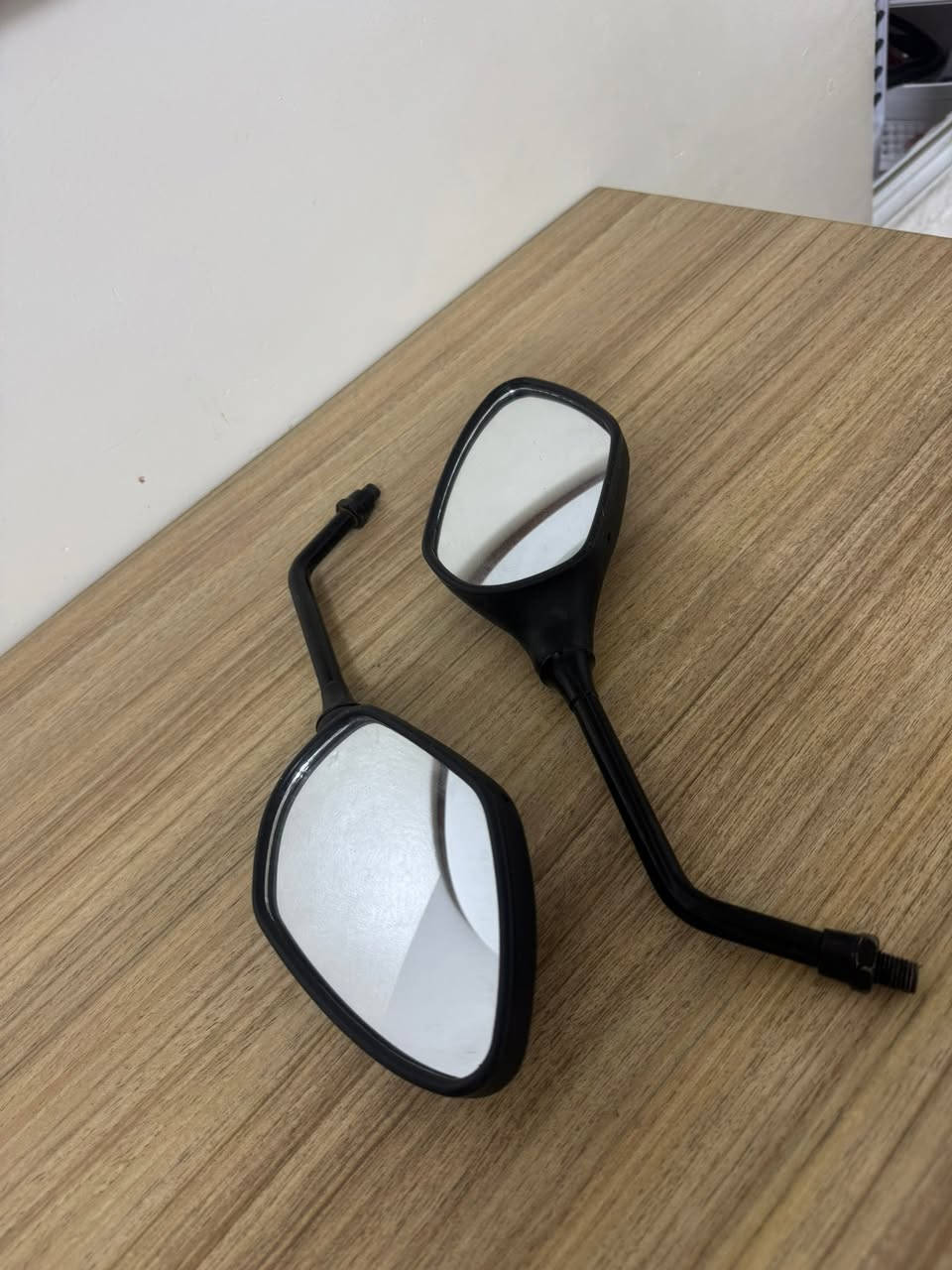 شوین قاچە کە هی سە ر ماتۆری هۆنزدایە
لاستییکی قاچە کانیش ناخراوە تە سە رماتۆر ئە صلیە تئجاری نیە 
فلاونە کە ش ئە صلیە نە خراو ەتە سە رماتۆر 
شوینم سلیمانیە


**إذا كنت صاحب هذا الإعلان وتريد حذفه لأي سبب، رجاءا أرسل رسالة إلى الدعم الفني**