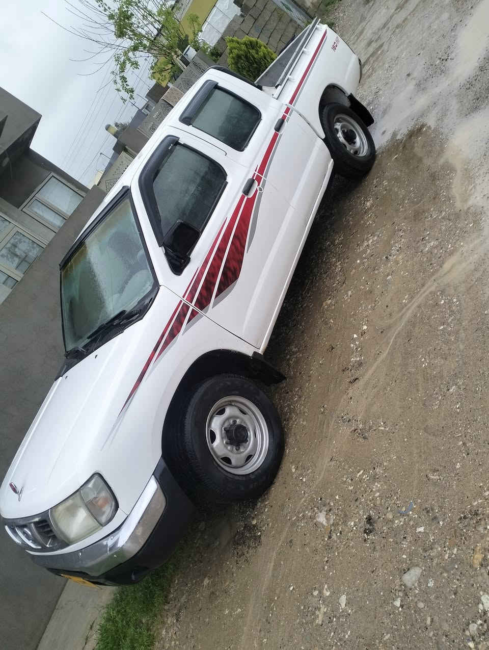 نیسان مزایدە مۆدیل 2002 سعر  51  گەڵا ***********              ***********
