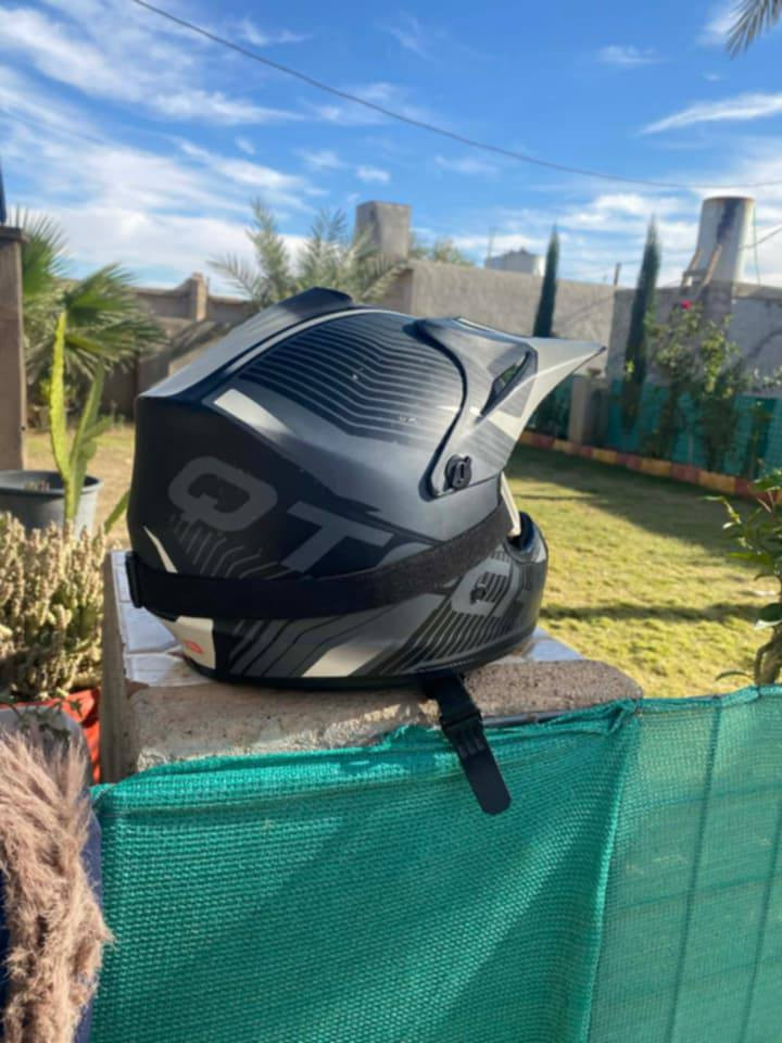 خوذه قفاز للبيع جديده سعر45
***********
