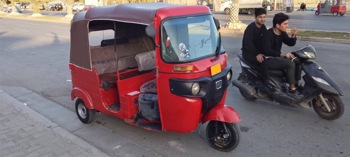 سلام عليكم تكتك موديل 2017 ومحرك 2020 تكتك خير من الله ما ناقصها شي اوراق للتواصل *********** متواجد 1.00 الضهر 
السعر 3750 وبيها مجال للشراي  مكاني بغداد جكوك
