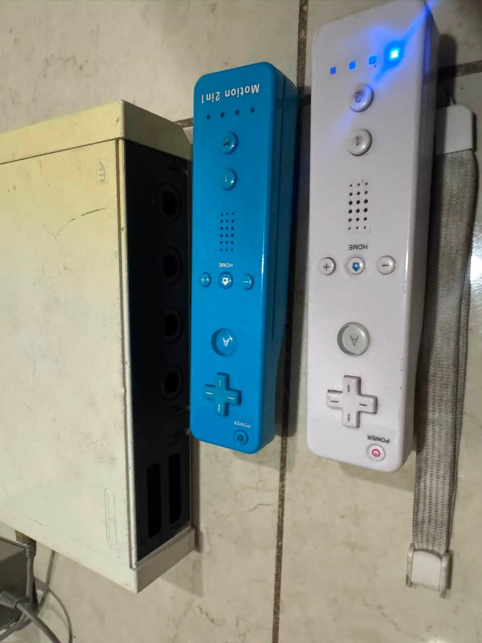 نينتيندو وي wii للبيع
للبيع شغال طبيعي ما اعزف اذا مهكر او لا بس اعتبره ما مهكر 
ملحقاته الاصليه موجوده 
كامره و جوستكات اثنين و كير و محوله الاصليه وكيبل شاشه اصلي
اعتقد رجن اوربي او امريكي لان لغه انكليزي 
السعر 45 الف 
مكاني بغداد الزعفرانيه ما عندي توصيل 
التواصل خاص او واتساب 
***********
