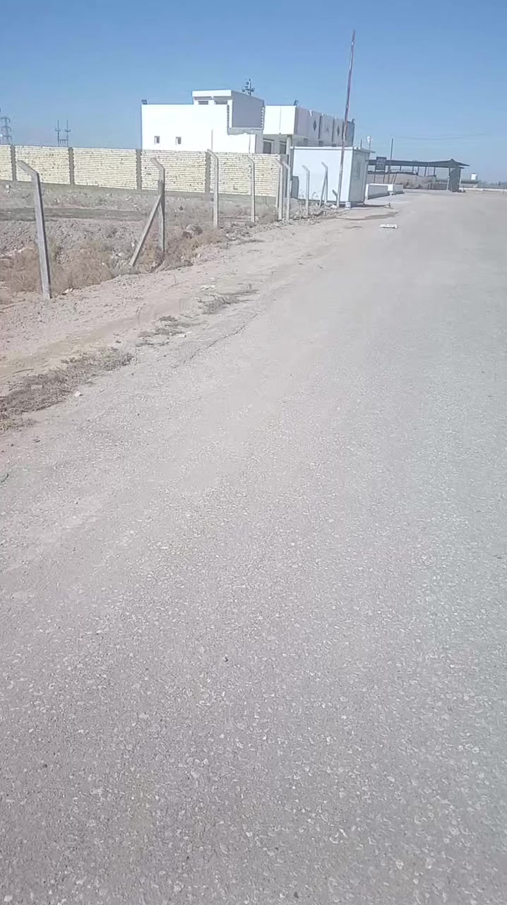 السلام عليكم
قطعه أرض طابو زاعي للبيع ٢٠٠ متر مسيجه كامله تحويل مباشر نقابت المهندسين نزلت سعد بيجو على شارع تبليط ماء كهرباء  السعر ٣٢ الشراي يتصل *********** *********** صالحه للسكن الاستثمار بيها مجال للشراي
