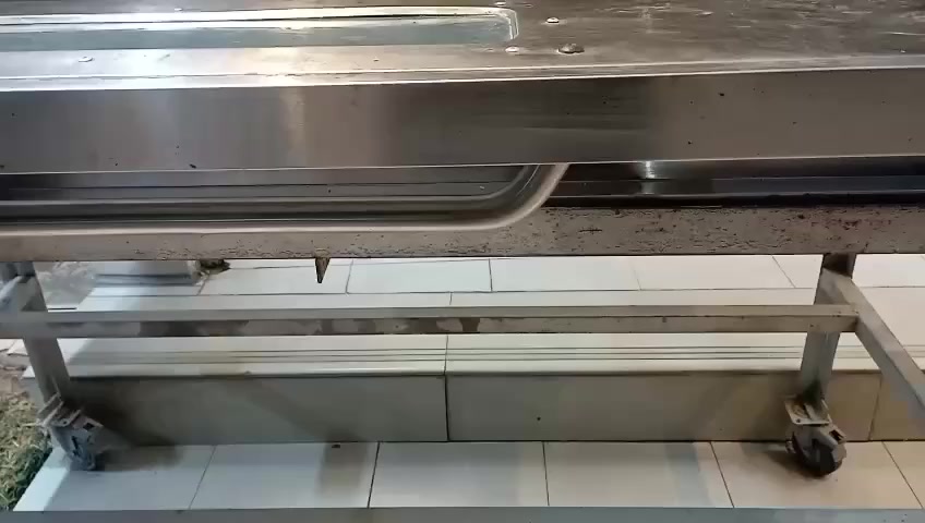 فرن للبيع حجم كبير نضيف مع الميز مالته سعره 500 وبي مجال بسيط مكاني حي النفط ***********
