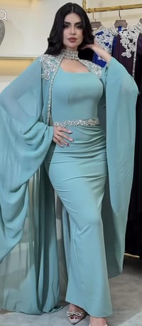 فستان • قياس ٤٤ • يلبس ٦٥-٨٠