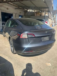 ت تسلا للبيع موديل 23 الجيل ٣ اون لاين ماشيه ١٥ الف تك ماطور  حادثهه م...