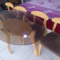 ميز طعام • ٤ كراسي