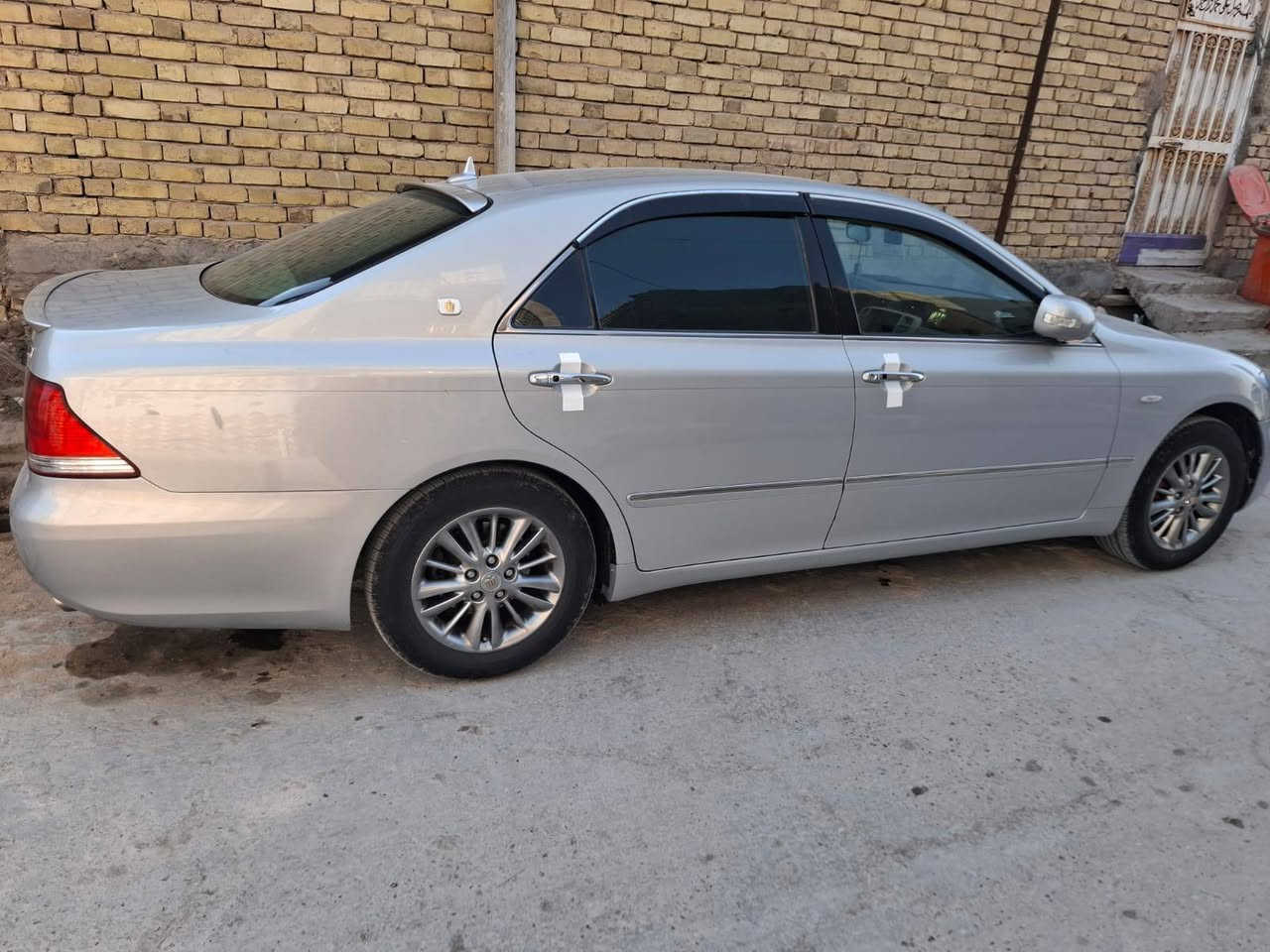 شاهينه موديل ٢٠٠٤ بسمي مداور ثاني يوم ذي قار انكليزي هزه وفحص جاهزه ألون بحري اتلت دكم برده خلفيه تبريد خلفي امامي لايت دوار زنون أريل امامي حساسات خلفي امامي قطعتين صبغ كد اشبر بل كماره وبل قبق مال البان زين أثر اجراد تخم تاير باتري جديد ست بصمات غرفتها بيجي  رقم الموبايل *********** العنوان ذي قار الشطره السعر ١٣٧ الشطره, ذي قار
